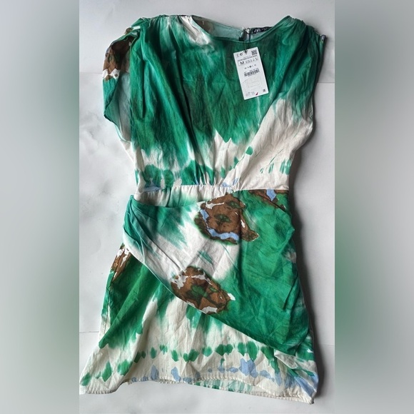 New Zara bloggers favourite Short Printed Asymmetric Dress
Green printed - Picture 7 of 12